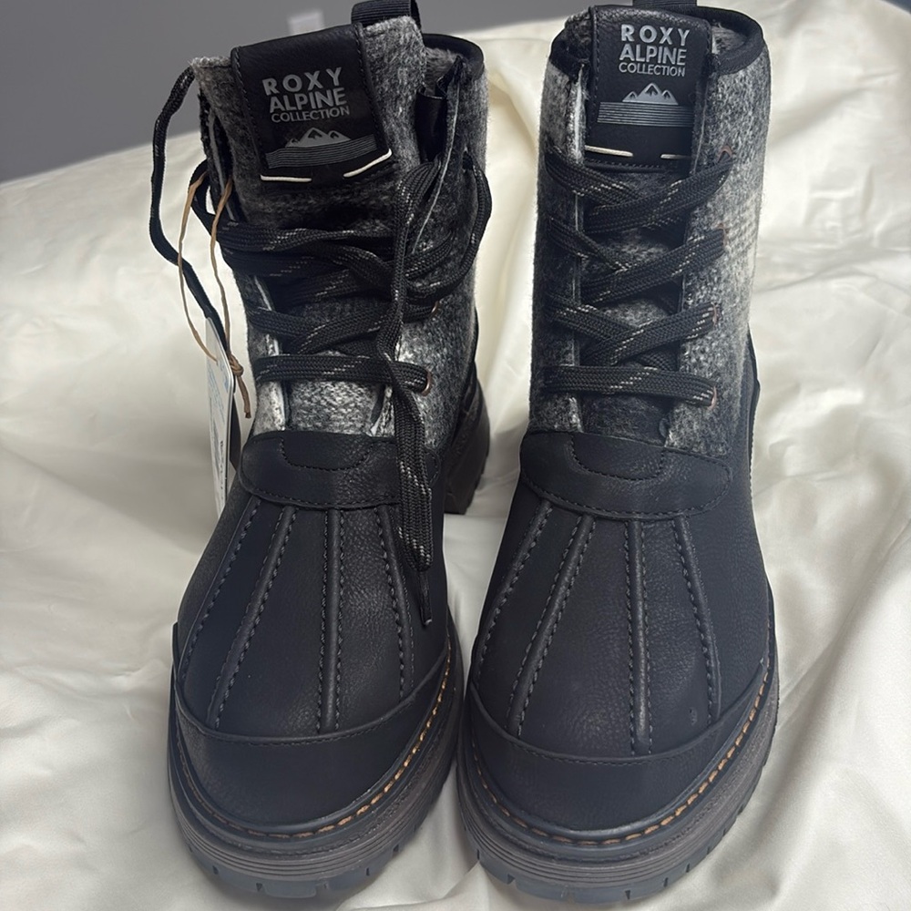 Roxy Black and Gray Winter Boots Waterproof Insulated
